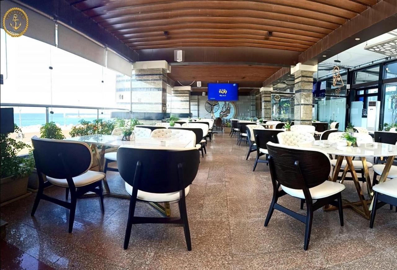 Fleet Club Mahrousa อเล็กซานเดรีย ภายนอก รูปภาพ The interior of the lounge