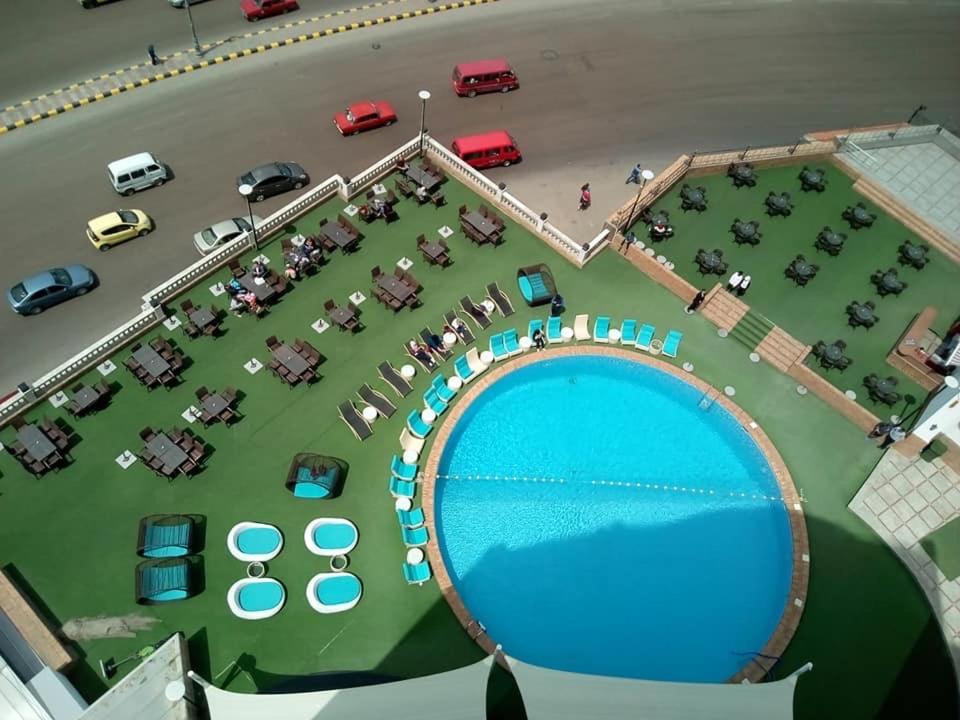 Fleet Club Mahrousa อเล็กซานเดรีย ภายนอก รูปภาพ The pool at the hotel