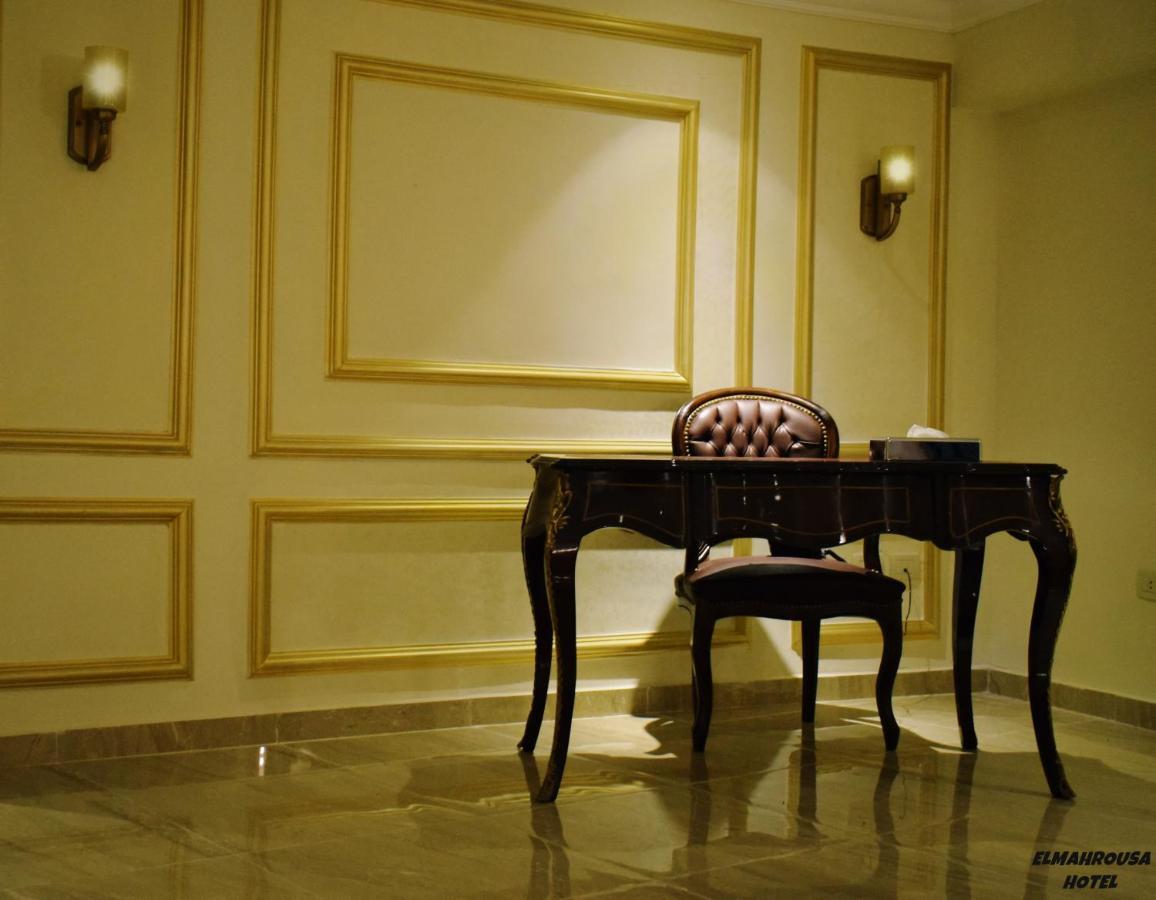 Fleet Club Mahrousa อเล็กซานเดรีย ภายนอก รูปภาพ A gold leafed wall