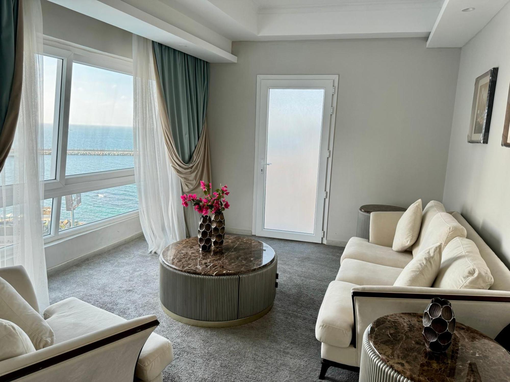 Fleet Club Mahrousa อเล็กซานเดรีย ภายนอก รูปภาพ A suite at the hotel